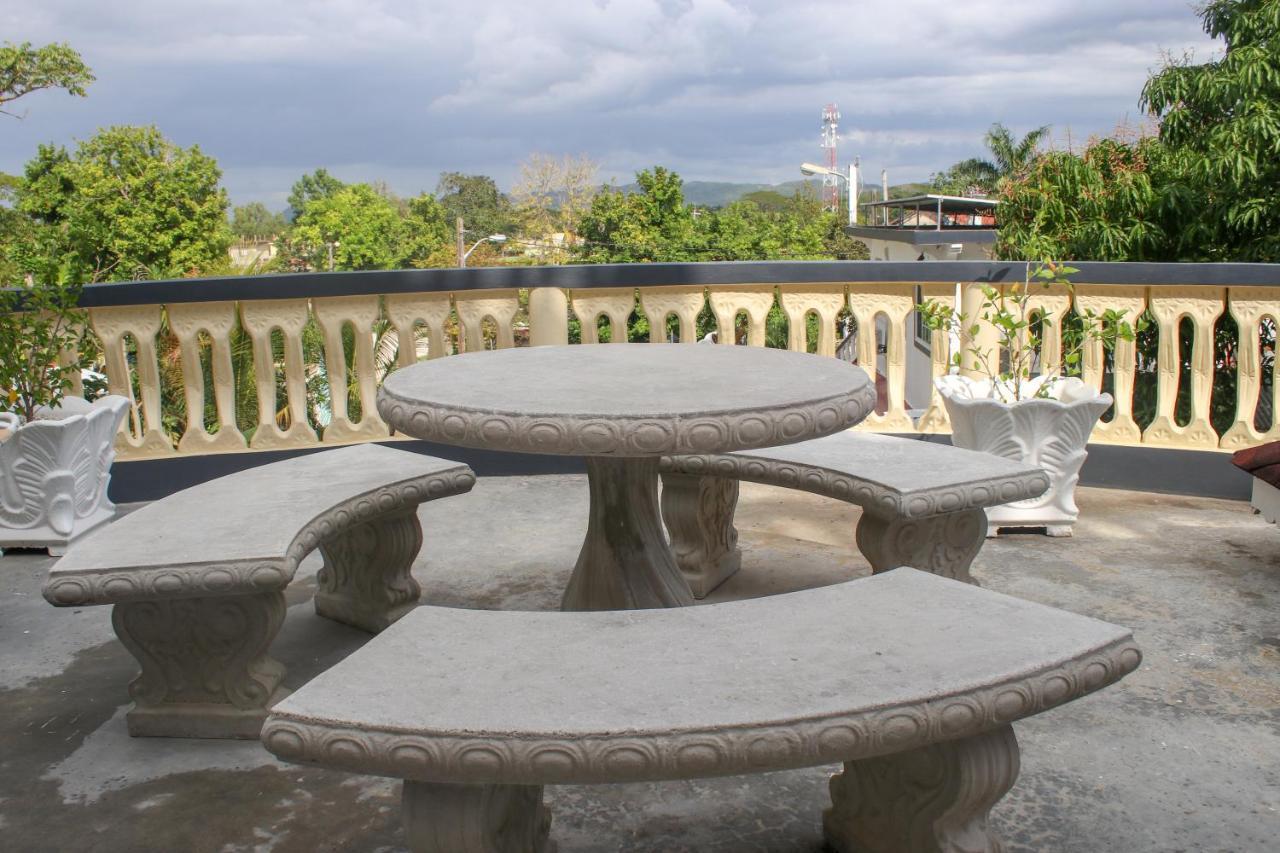 Van Villa Guesthouse Negril Dış mekan fotoğraf