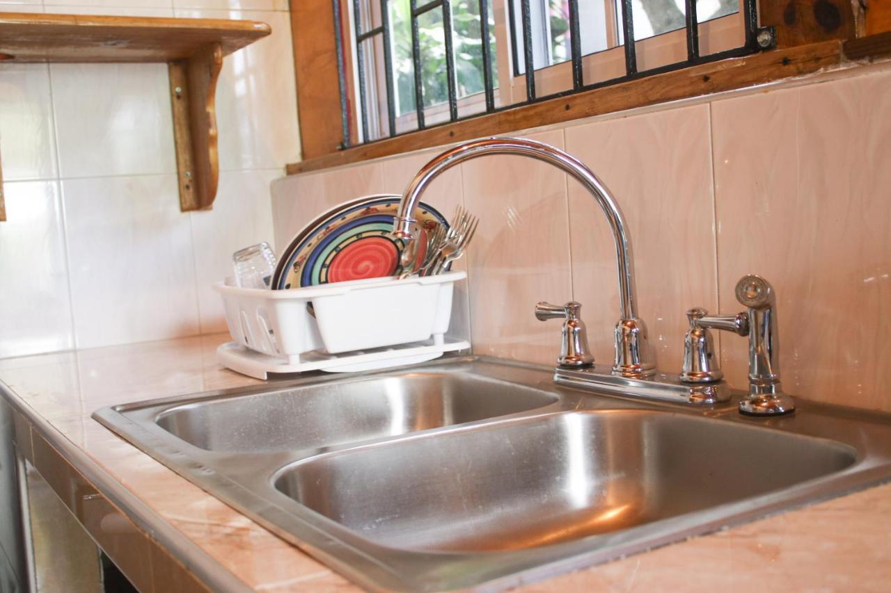 Van Villa Guesthouse Negril Dış mekan fotoğraf
