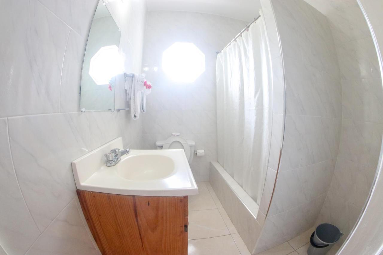 Van Villa Guesthouse Negril Dış mekan fotoğraf