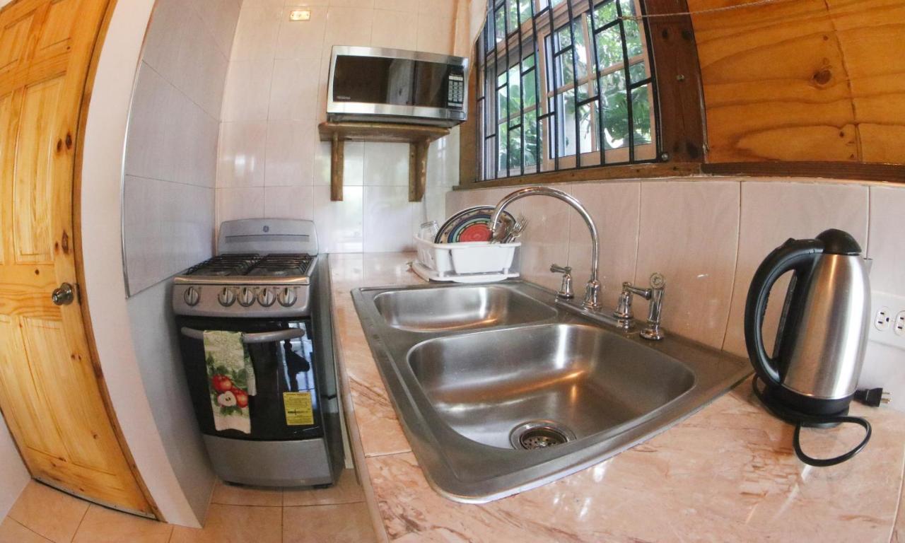 Van Villa Guesthouse Negril Dış mekan fotoğraf
